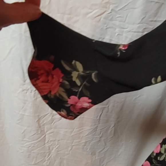 Threads Studio blouse. - Picture 4 of 7